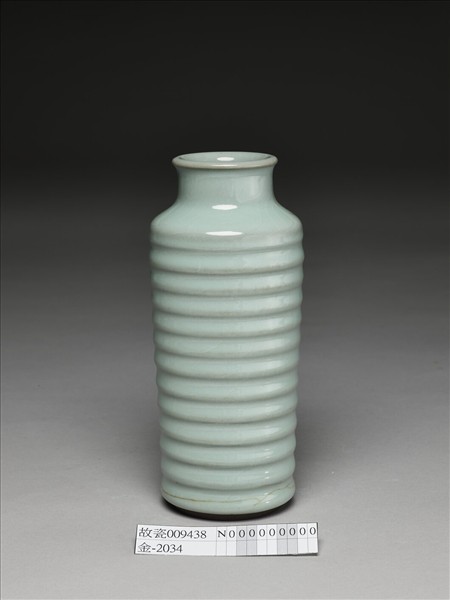 青瓷弦紋瓶