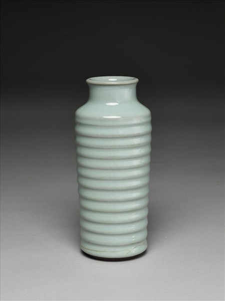 青瓷弦紋瓶