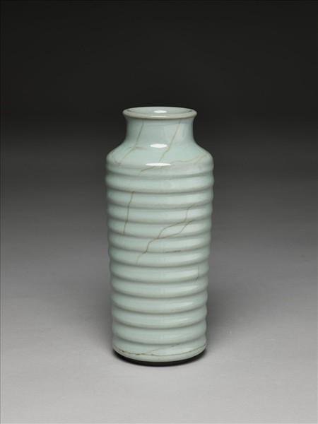 青瓷弦紋瓶