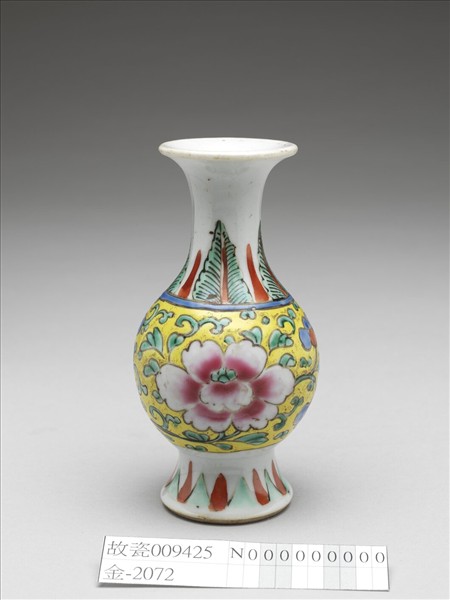 五彩花卉紋瓶