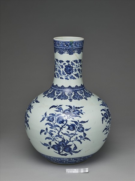 青花花果紋天球瓶