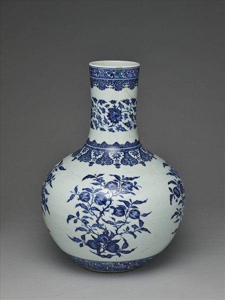 青花花果紋天球瓶