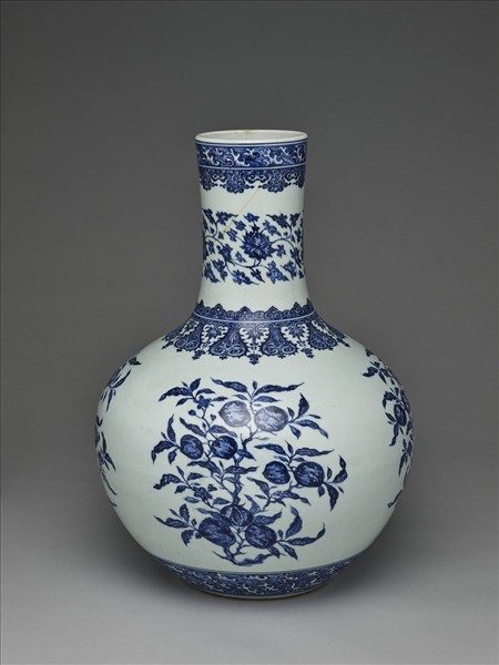青花花果紋天球瓶