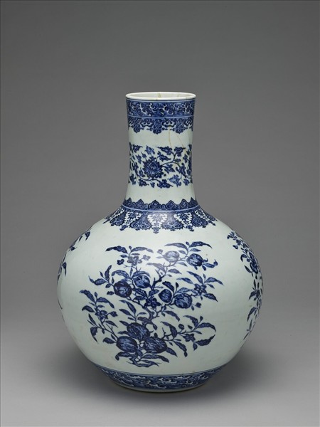 青花花果紋天球瓶