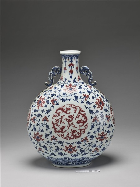 青花釉裡紅番蓮龍紋扁壺