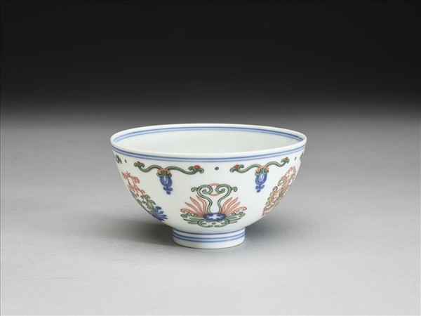 鬥彩花卉紋碗