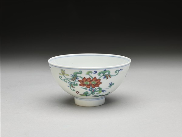 鬥彩折枝蓮花紋碗