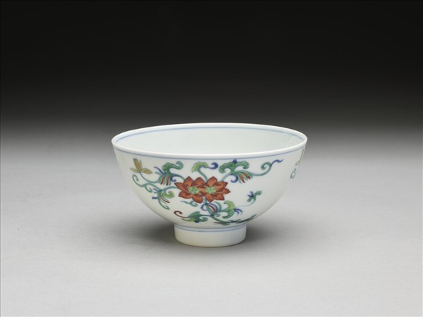 鬥彩折枝蓮花紋碗