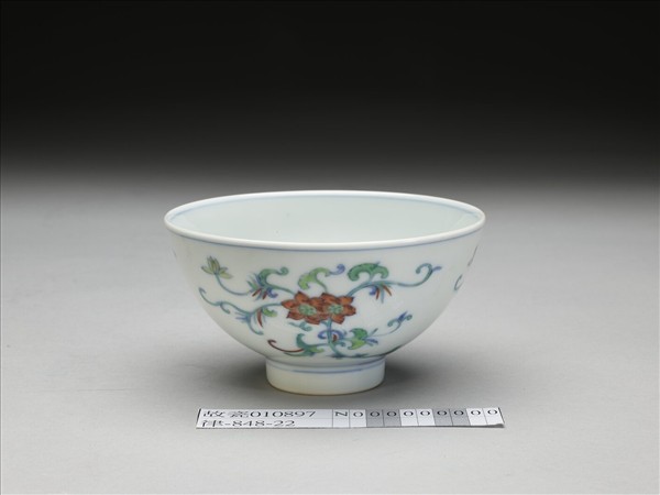 鬥彩折枝蓮花紋碗