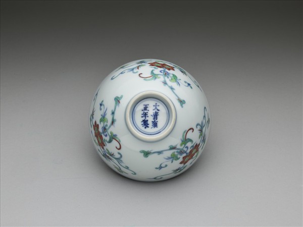 鬥彩折枝蓮花紋碗