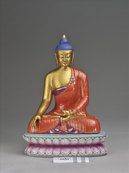 粉彩描金降魔印佛像