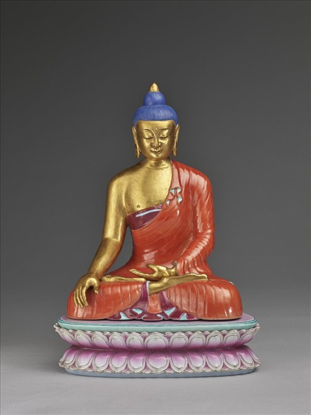 粉彩描金降魔印佛像