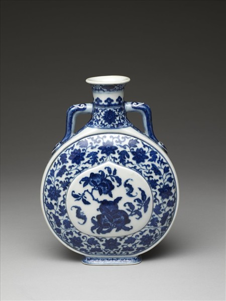 青花番蓮福壽紋雙耳扁壺