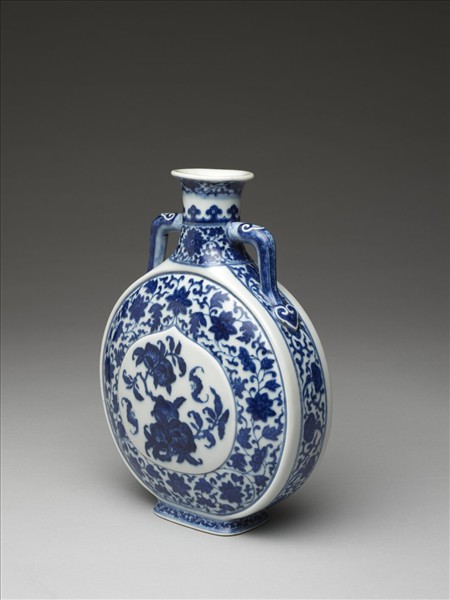 青花番蓮福壽紋雙耳扁壺