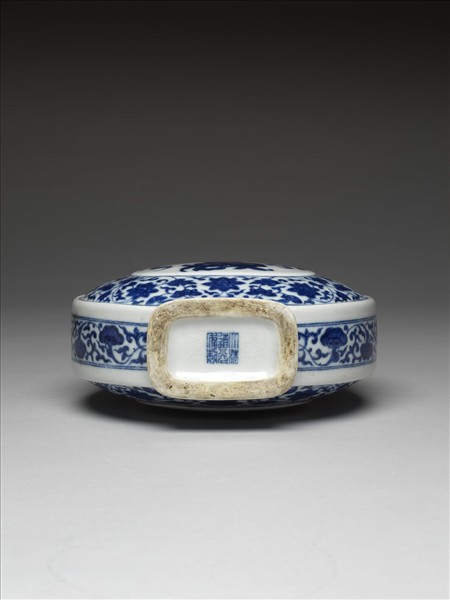 青花番蓮福壽紋雙耳扁壺