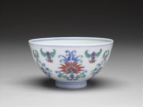 鬥彩番蓮紋碗