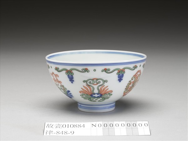 鬥彩花卉紋碗