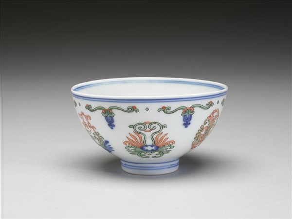 鬥彩花卉紋碗