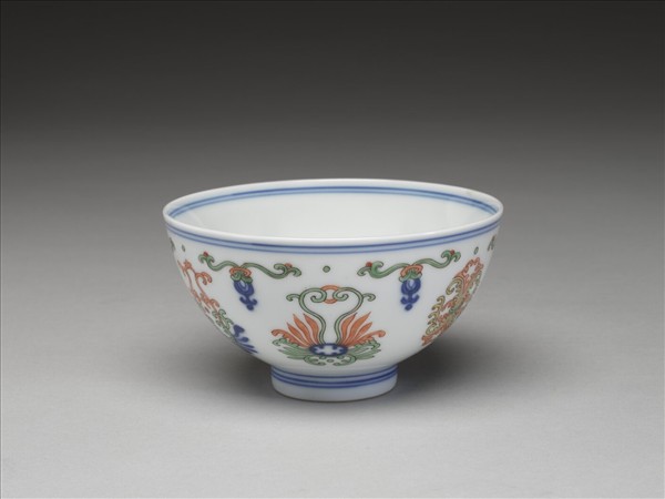 鬥彩花卉紋碗