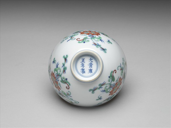 鬥彩折枝蓮花紋碗