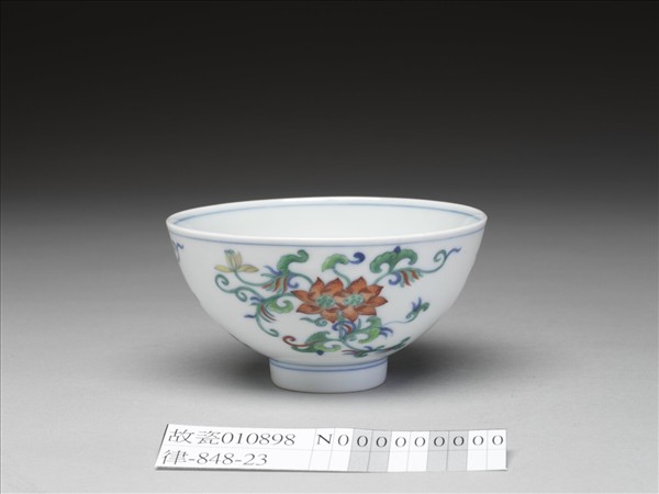 鬥彩折枝蓮花紋碗