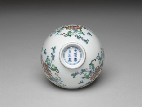 鬥彩折枝蓮花紋碗