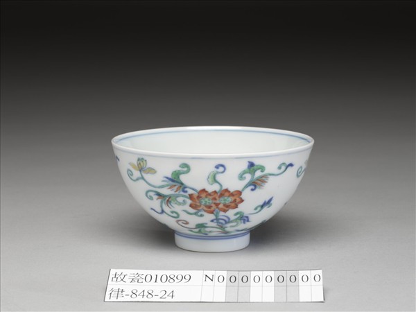 鬥彩折枝蓮花紋碗