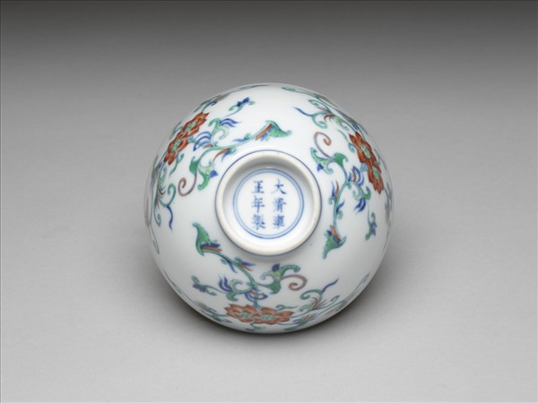 鬥彩折枝蓮花紋碗