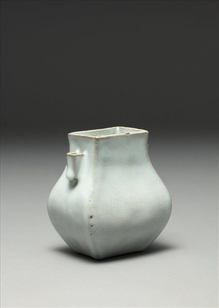 青瓷貫耳壺