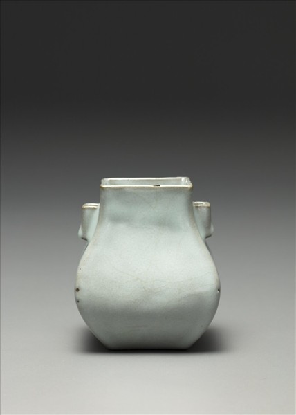 青瓷貫耳壺