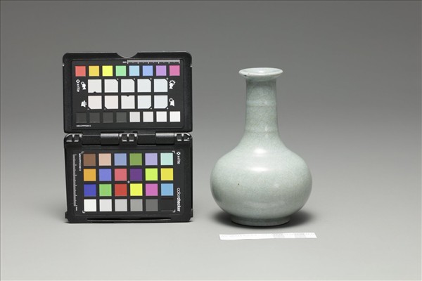 青瓷弦紋盤口瓶