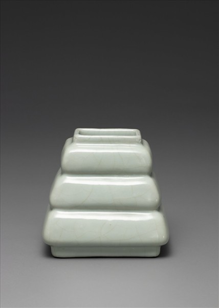 仿官釉青瓷三登方壺