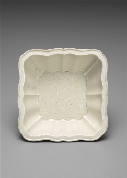 白瓷印花天祿流雲方洗