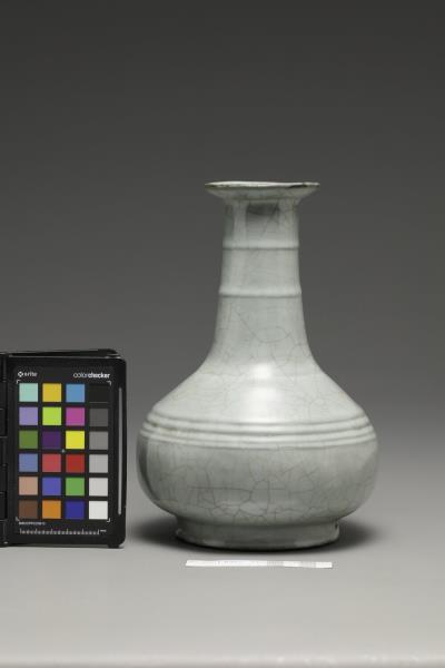 青瓷盤口弦紋壺