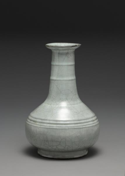 青瓷盤口弦紋壺