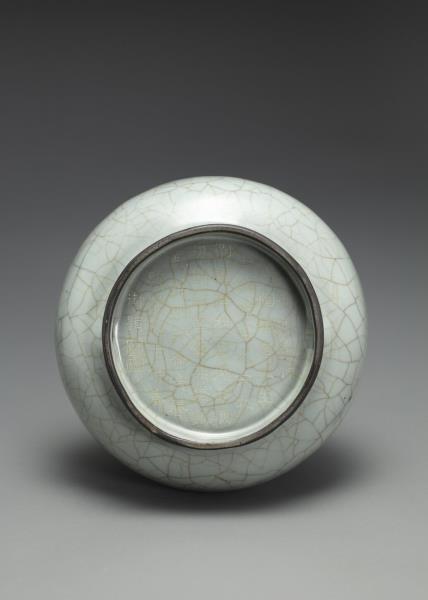 青瓷盤口弦紋壺