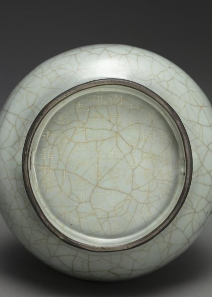 青瓷盤口弦紋壺