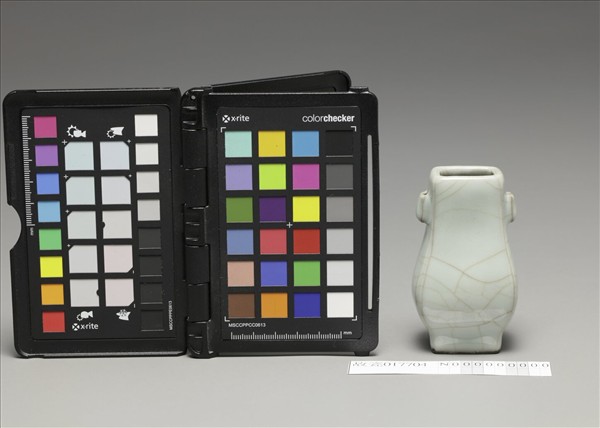 仿官釉青瓷貫耳壺