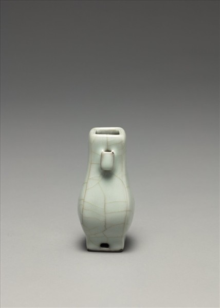 仿官釉青瓷貫耳壺