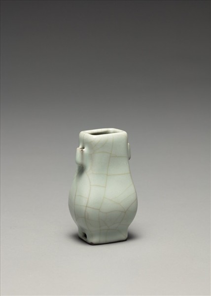 仿官釉青瓷貫耳壺