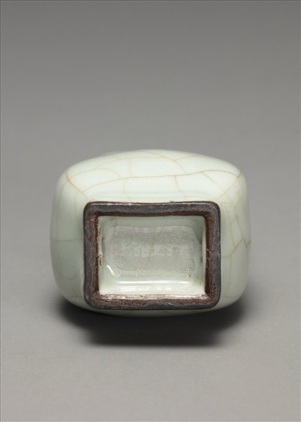 仿官釉青瓷貫耳壺