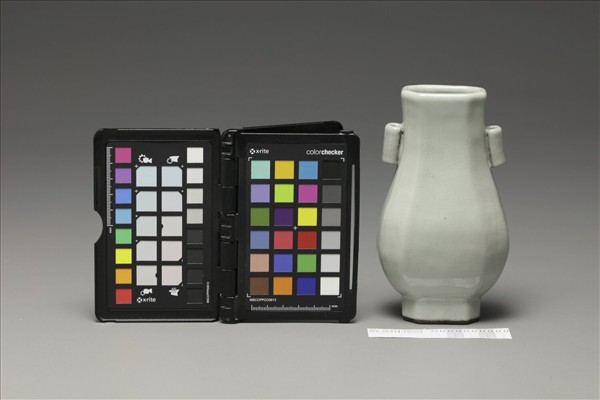 仿汝釉月白八方貫耳壺