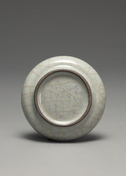 青瓷弦紋盤口瓶