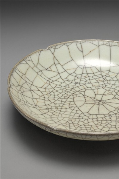 哥窯 青瓷葵口碟