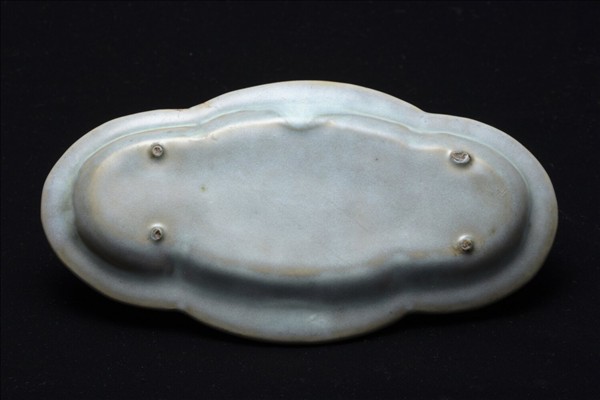 鈞窯 天青釉海棠式碟