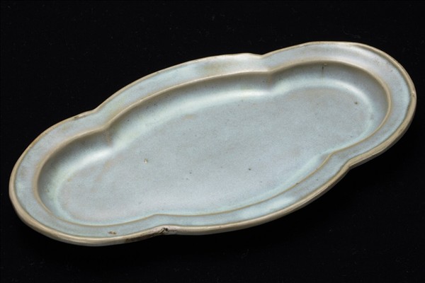 鈞窯 天青釉海棠式碟