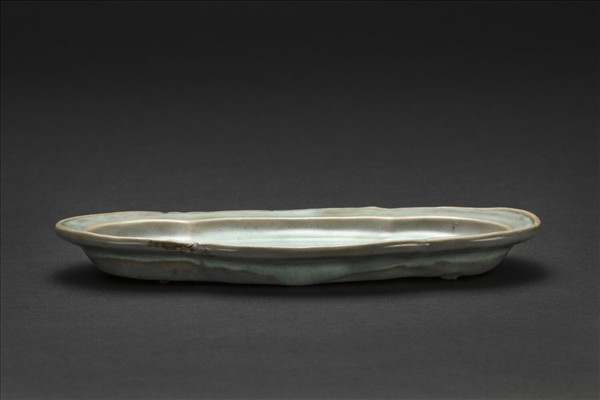 鈞窯 天青釉海棠式碟