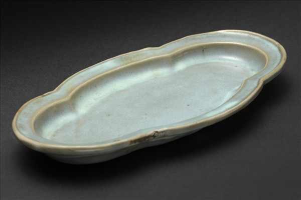 鈞窯 天青釉海棠式碟