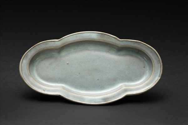 鈞窯 天青釉海棠式碟