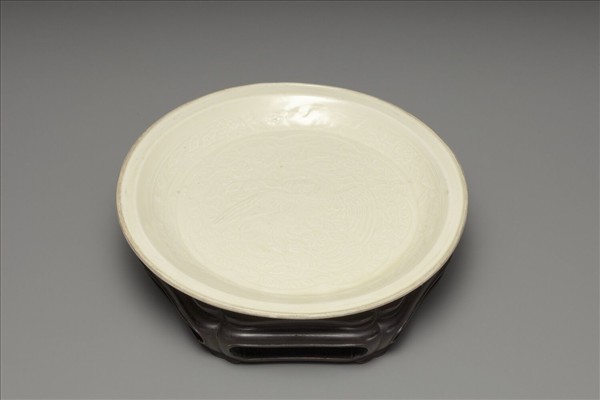 定窯 白瓷印花舞鳳紋盤